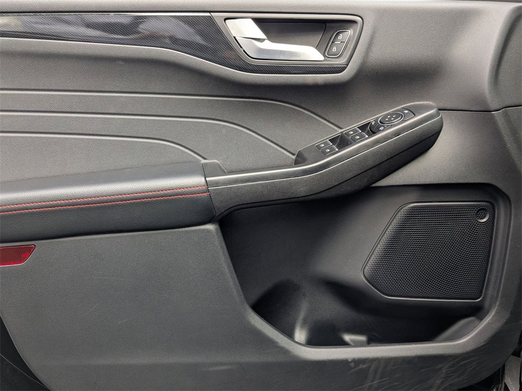 Used 2025 Ford Escape ST-Line image 13