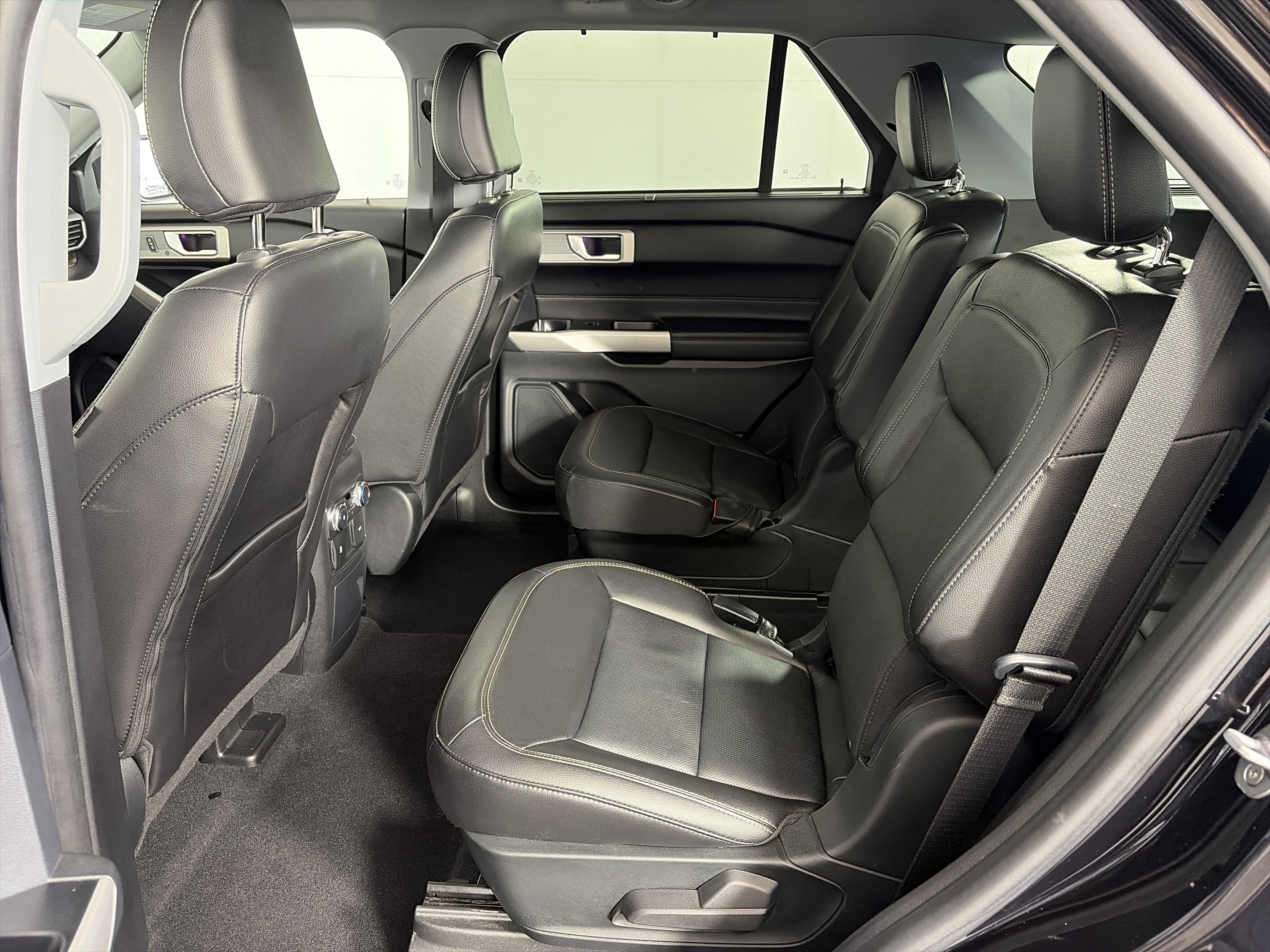 Used 2022 Ford Explorer Limited image 7