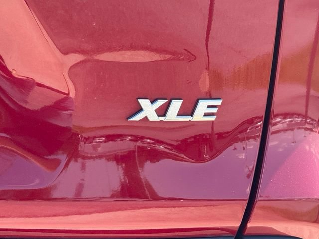 Used 2019 Toyota RAV4 XLE Premium FWD image 10