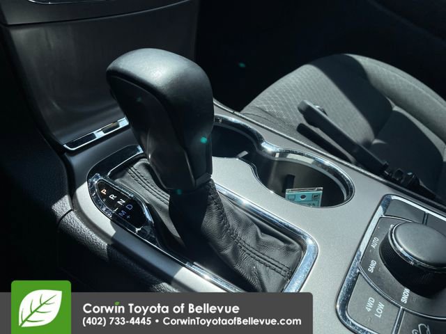 Used 2019 Jeep Grand Cherokee Laredo AWD/4WD image 14
