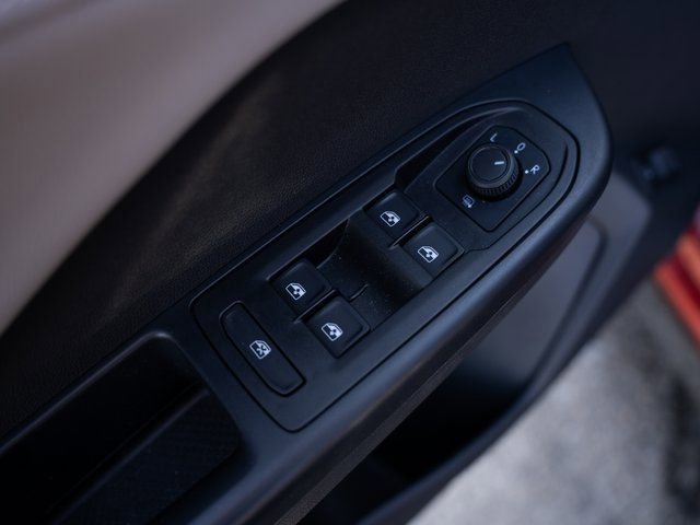 Certified 2024 Volkswagen Taos SE image 16