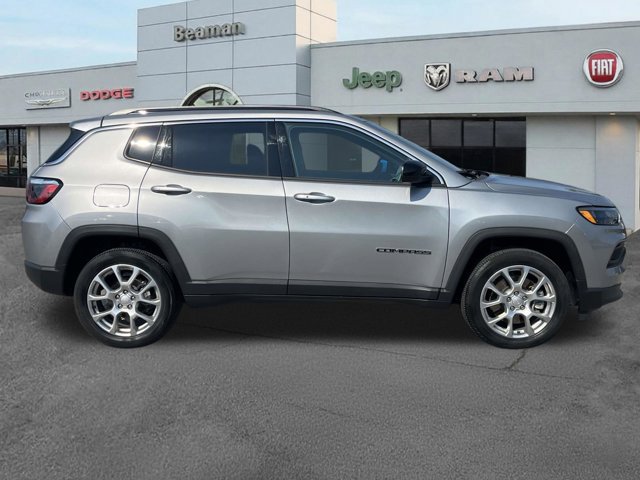 Used 2023 Jeep Compass Latitude AWD/4WD image 8