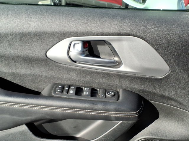 Used 2018 Chrysler Pacifica Touring Plus w/ S Appearance Package FWD image 23