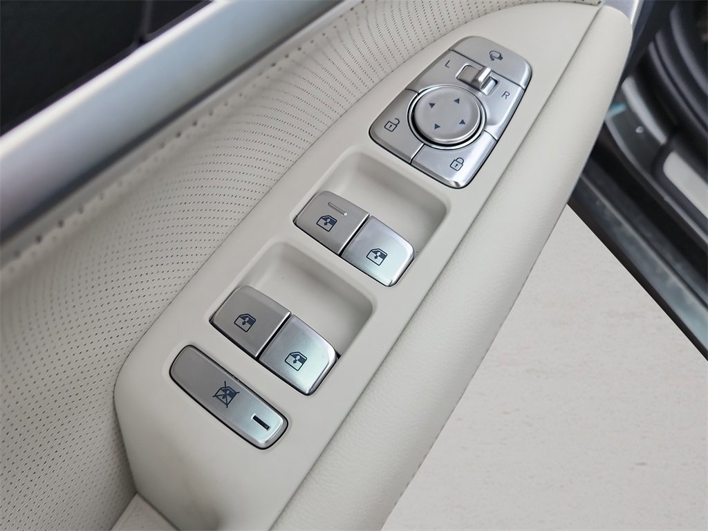 Used 2025 Genesis G70 2.5T w/ Sport Prestige Package image 15