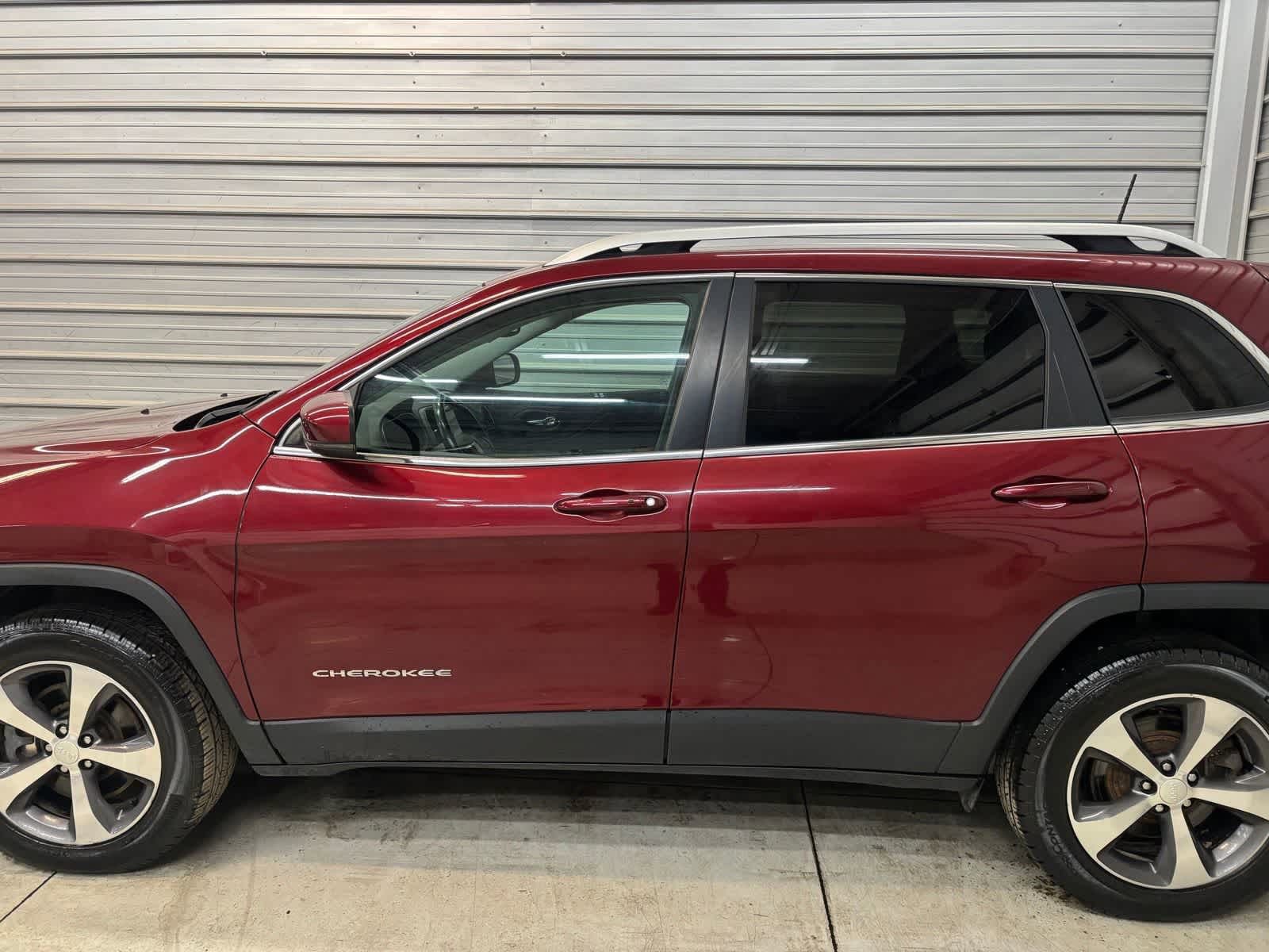 Used 2019 Jeep Cherokee Limited AWD/4WD image 7