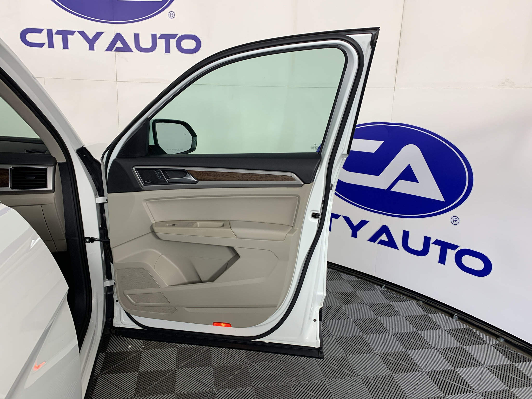 Used 2019 Volkswagen Atlas SEL Premium AWD/4WD image 40