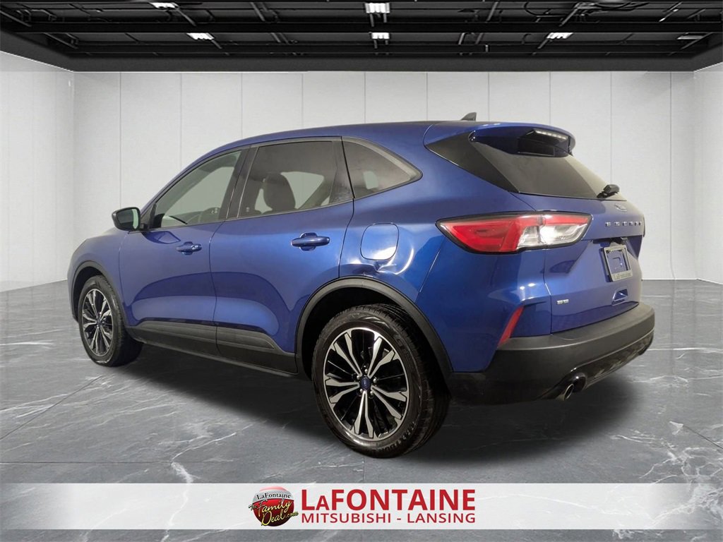 Used 2022 Ford Escape SE w/ SE Sport Appearance Package image 6
