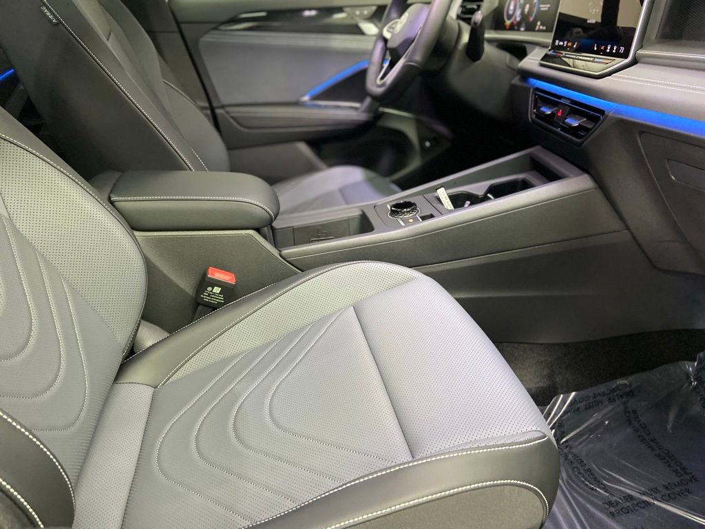 New 2026 Volkswagen Tiguan SE R-Line AWD/4WD image 8