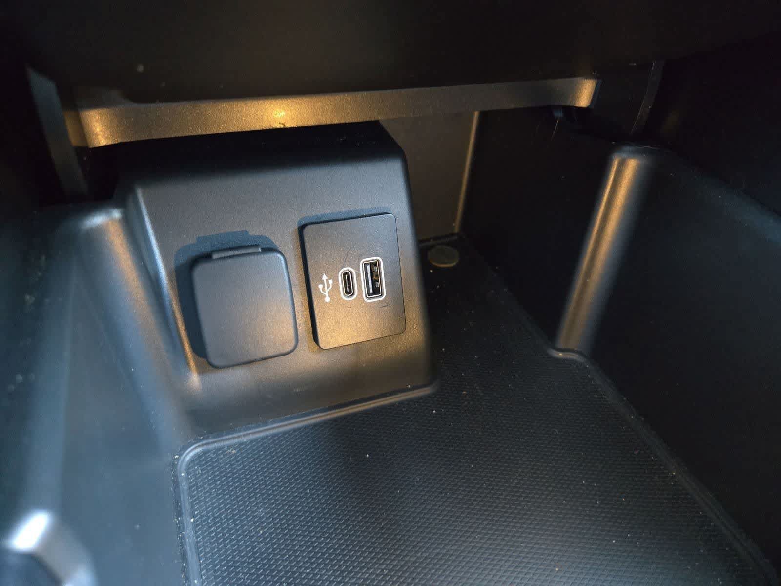Used 2025 Ford Explorer ST AWD/4WD image 31