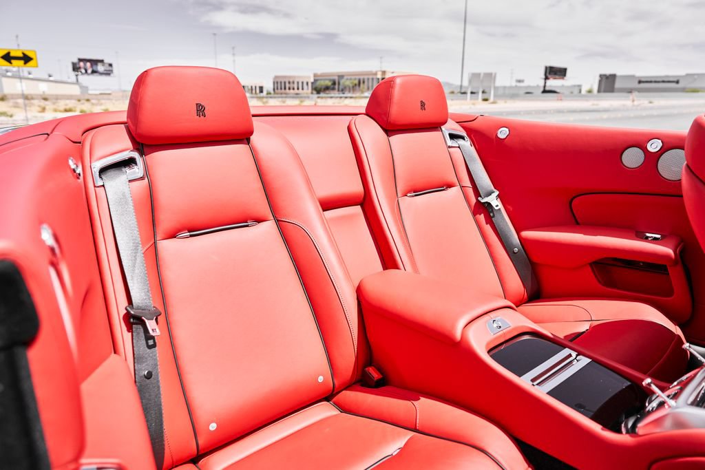 Used 2018 Rolls-Royce Dawn RWD image 40