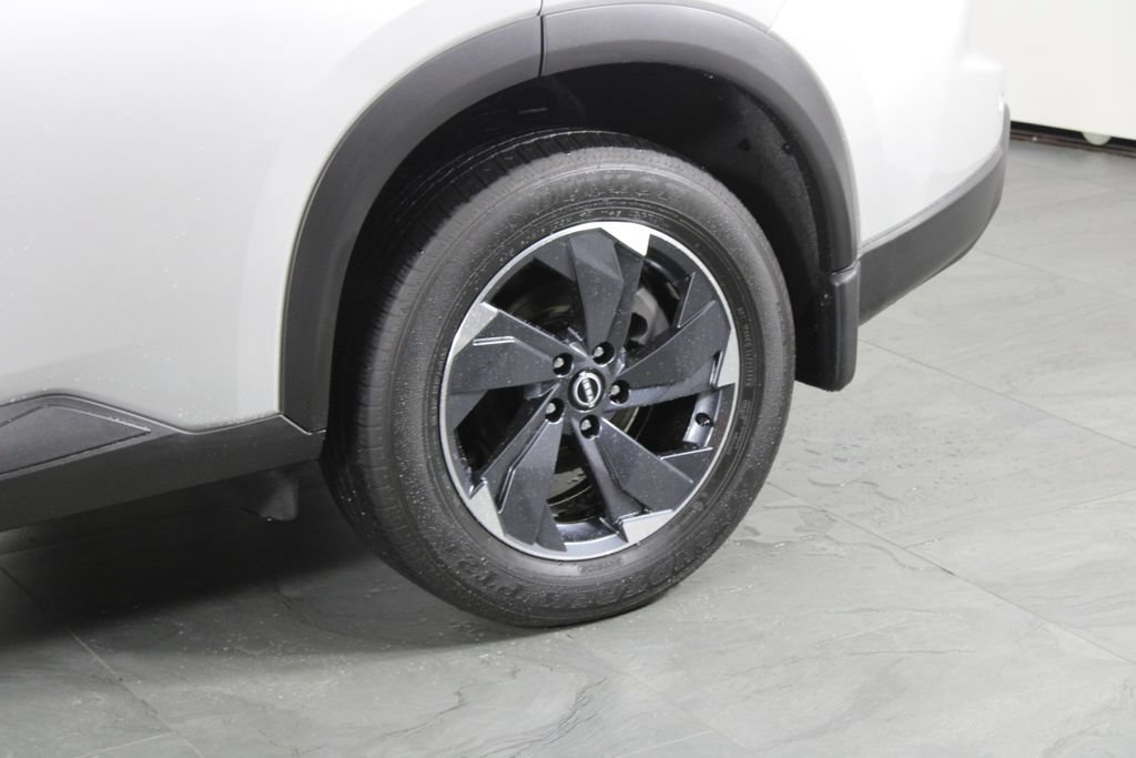 Certified 2025 Nissan Rogue SV FWD image 15
