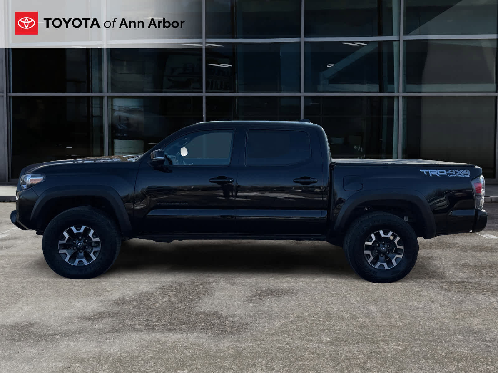 Used 2023 Toyota Tacoma TRD Off-Road w/ Advanced Technology Package image 8