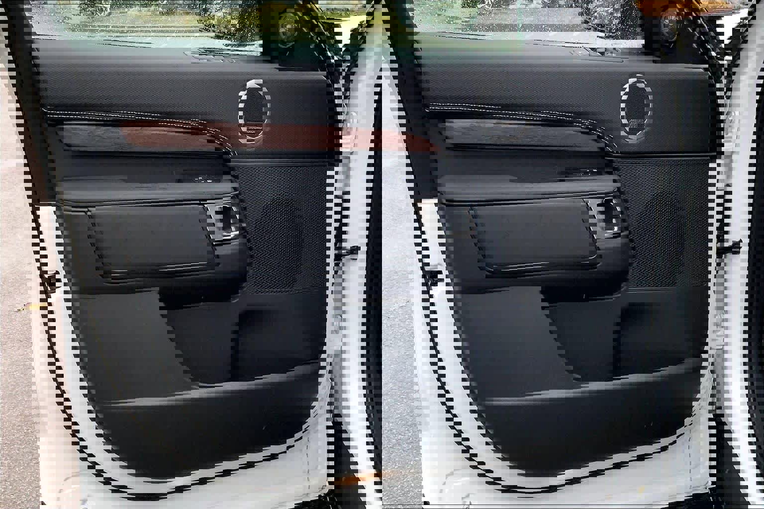 New 2026 Land Rover Discovery Dynamic SE image 10