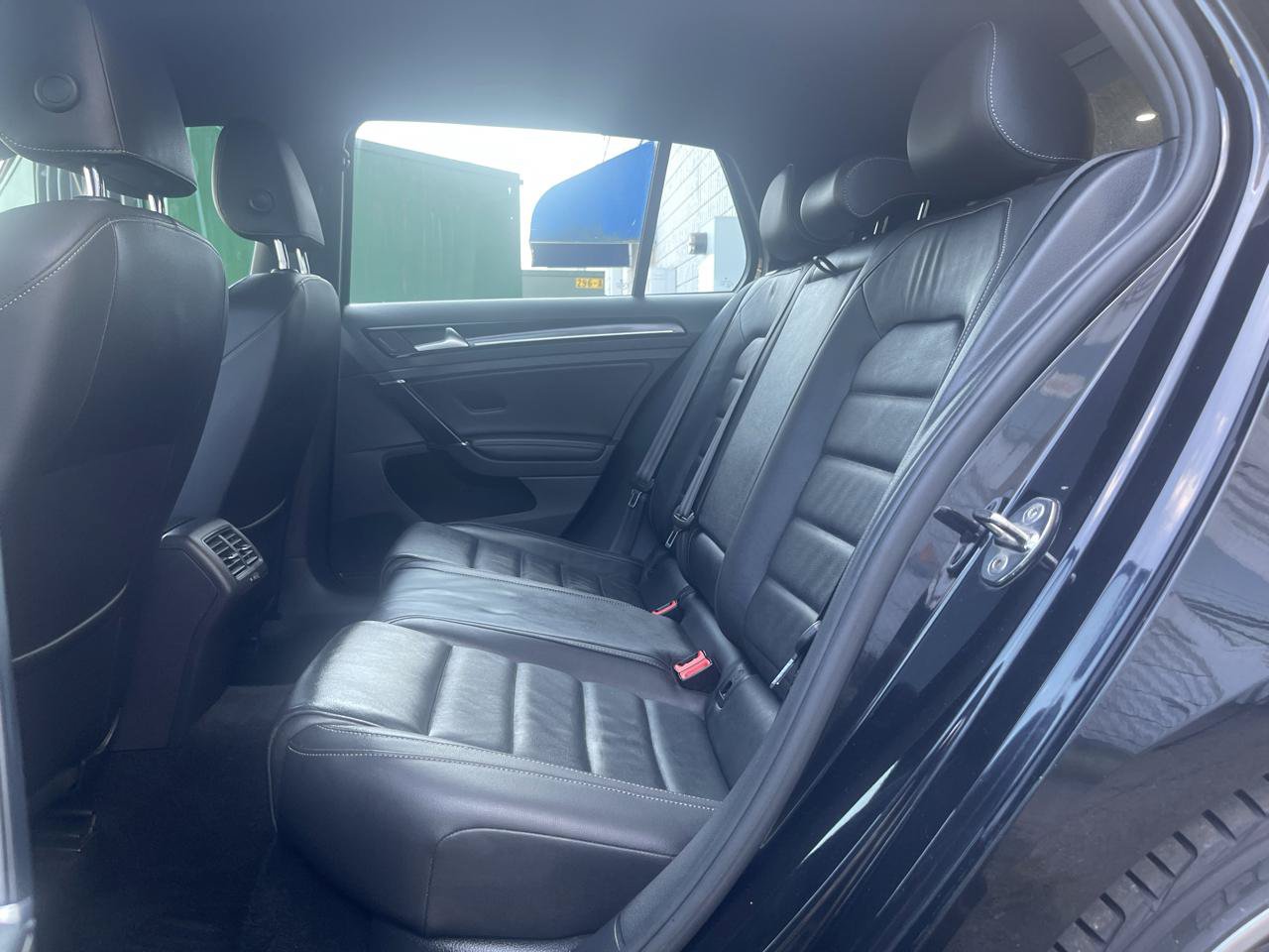 Used 2017 Volkswagen Golf R 4-Door AWD/4WD image 24