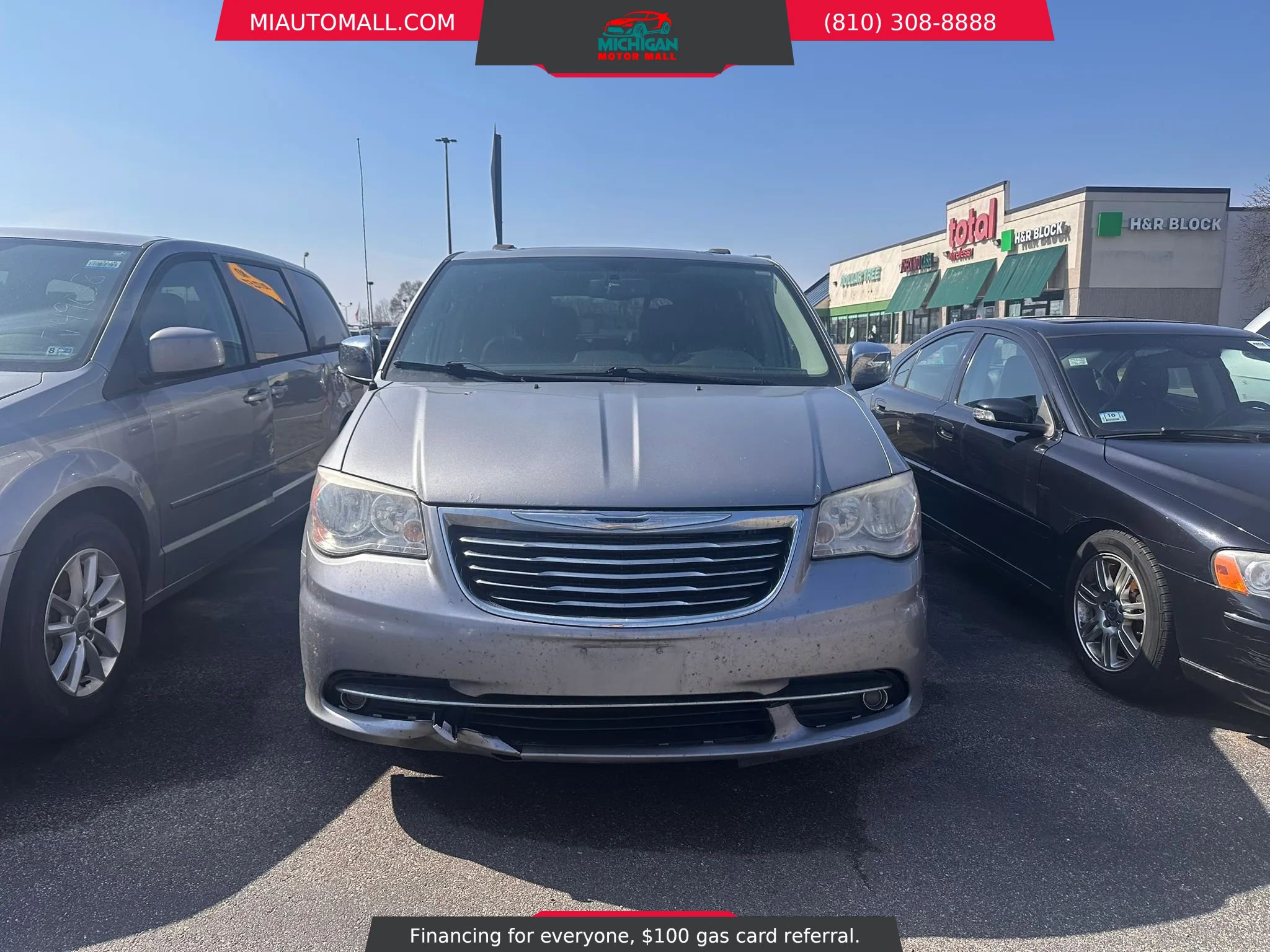 Used 2014 Chrysler Town & Country Touring-L w/ Driver Convenience Group image 2