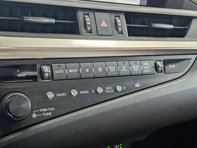 Used 2019 Lexus ES 350 Ultra Luxury w/ Accessory Package 2 image 18