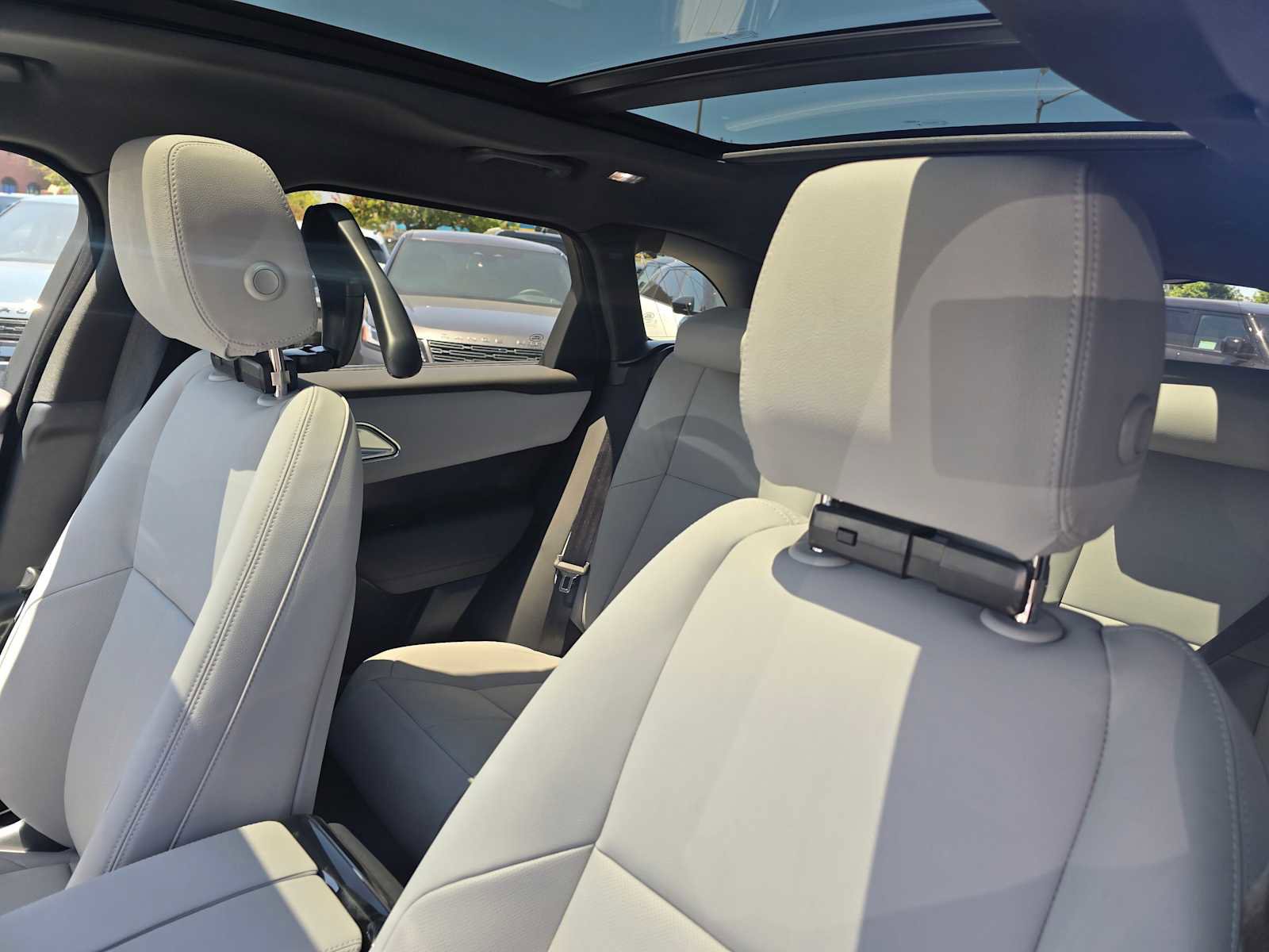 Certified 2026 Land Rover Range Rover Velar Dynamic SE image 25