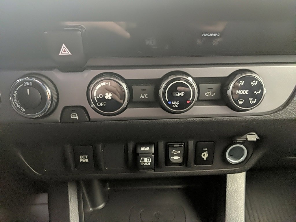 Used 2018 Toyota Tacoma TRD Off-Road image 16