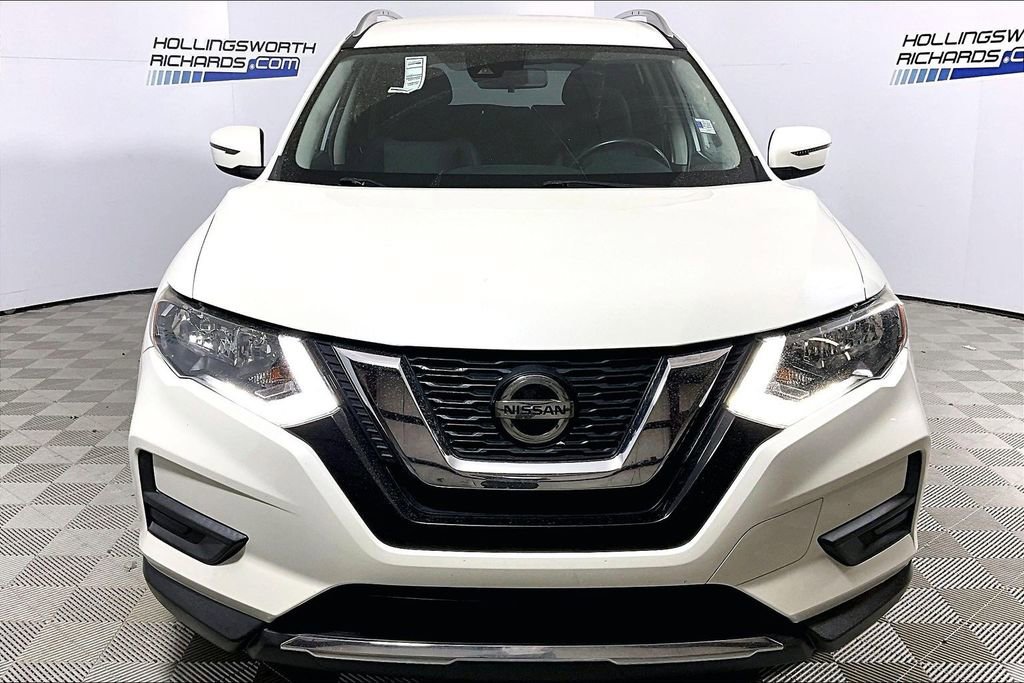 Used 2020 Nissan Rogue SV image 2