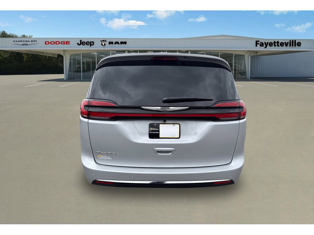 New 2026 Chrysler Pacifica Select image 4
