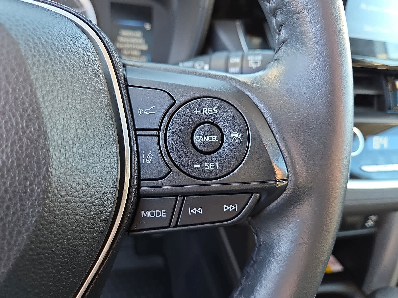 Certified 2022 Toyota Corolla Cross LE image 24