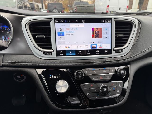 New 2026 Chrysler Pacifica Select image 17