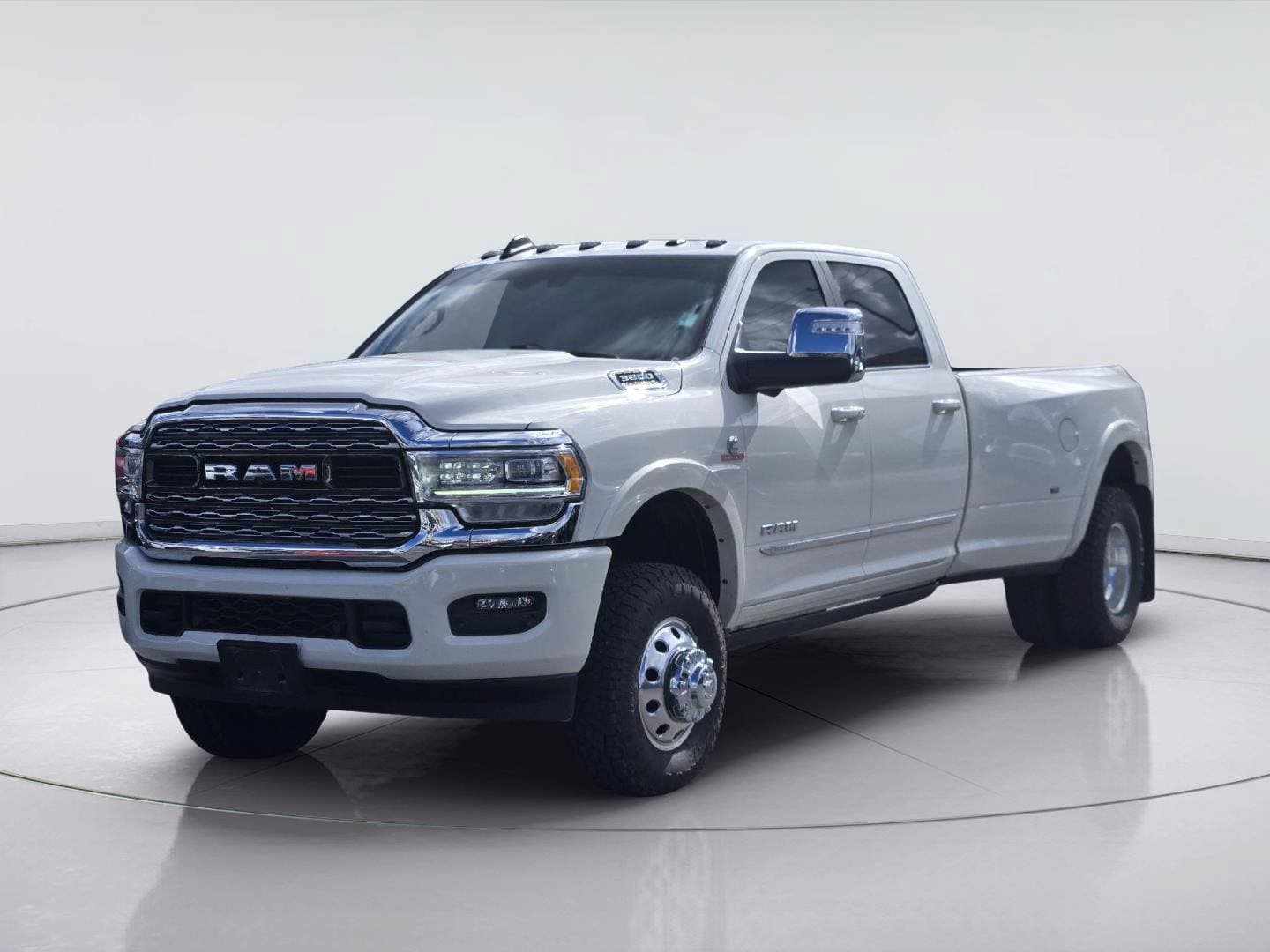 Used 2024 RAM 3500 Limited AWD/4WD image 1
