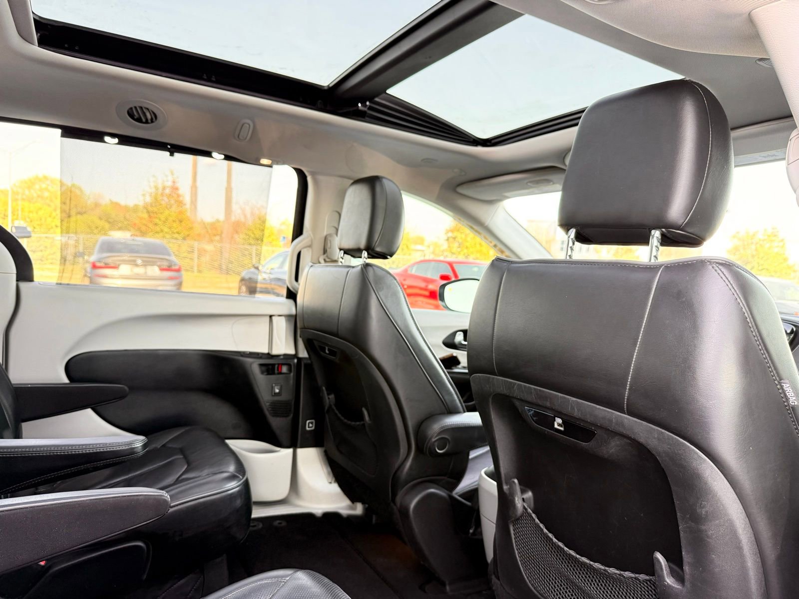 Used 2020 Chrysler Pacifica Limited FWD image 24