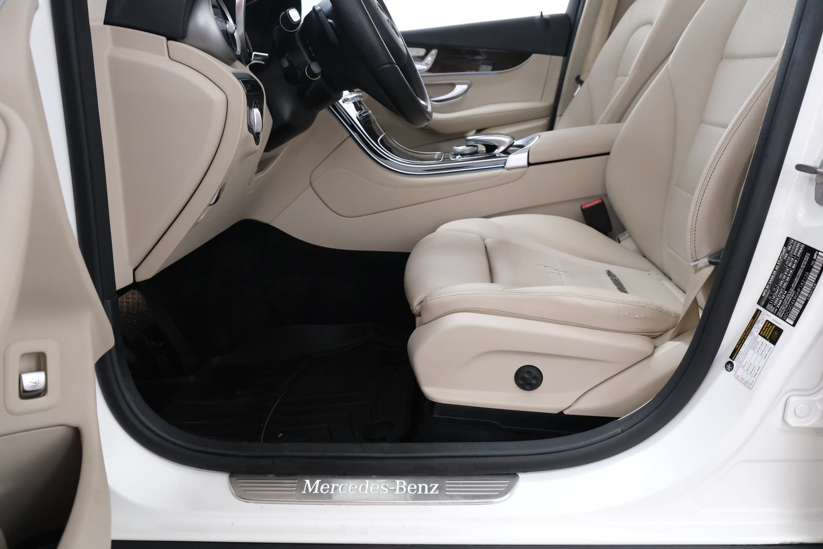 Used 2017 Mercedes-Benz GLC 300 4MATIC image 31