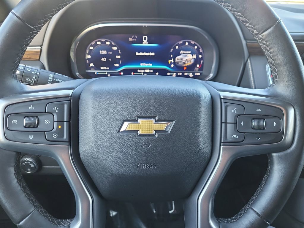 Used 2023 Chevrolet Suburban Premier image 18
