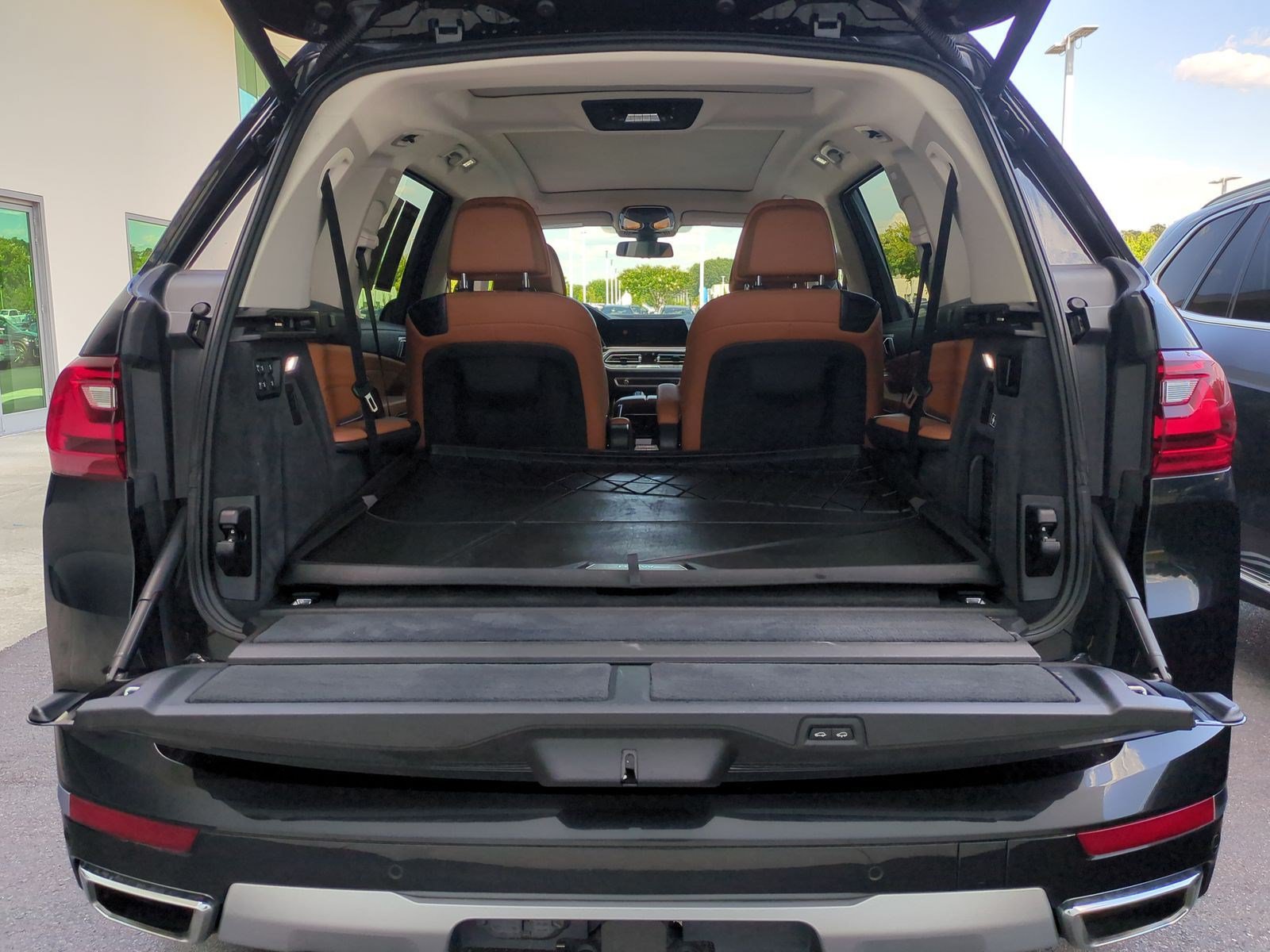 Used 2019 BMW X7 xDrive50i w/ Premium Package AWD/4WD image 32