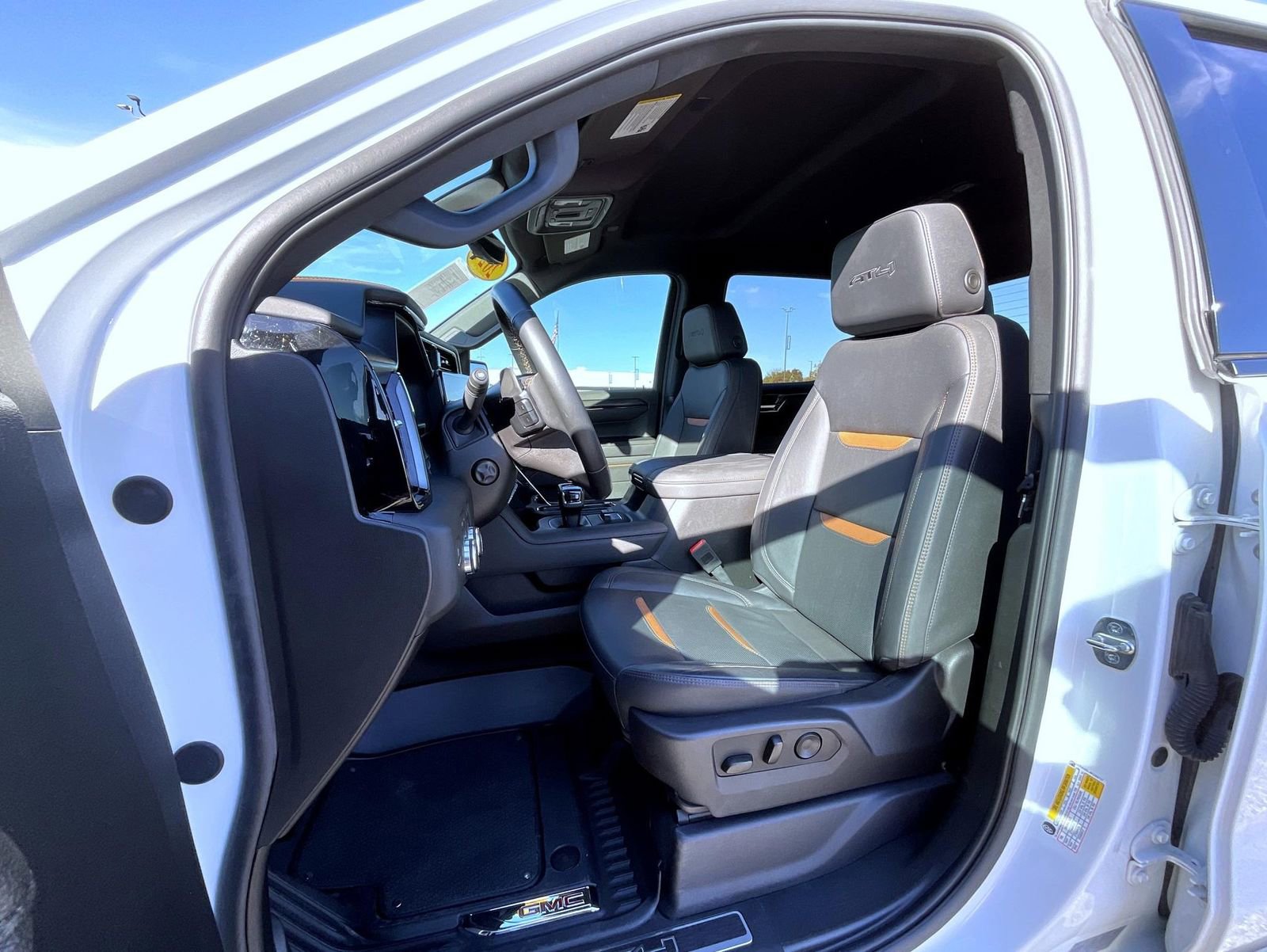 Certified 2024 GMC Sierra 1500 AT4 w/ Technology Package image 10