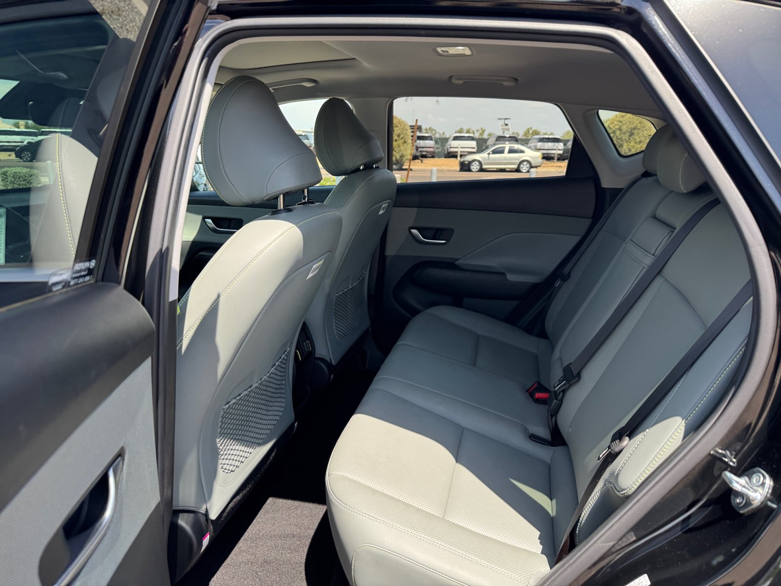 Used 2024 Hyundai Kona Limited FWD image 17