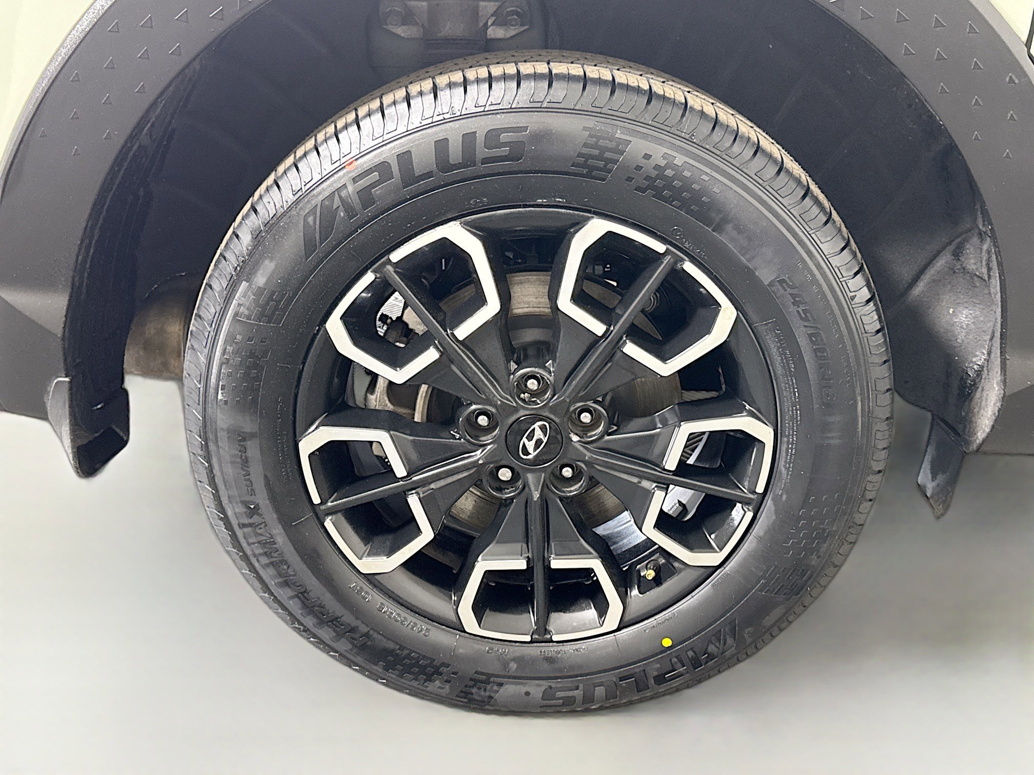 Used 2023 Hyundai Santa Cruz SE image 32