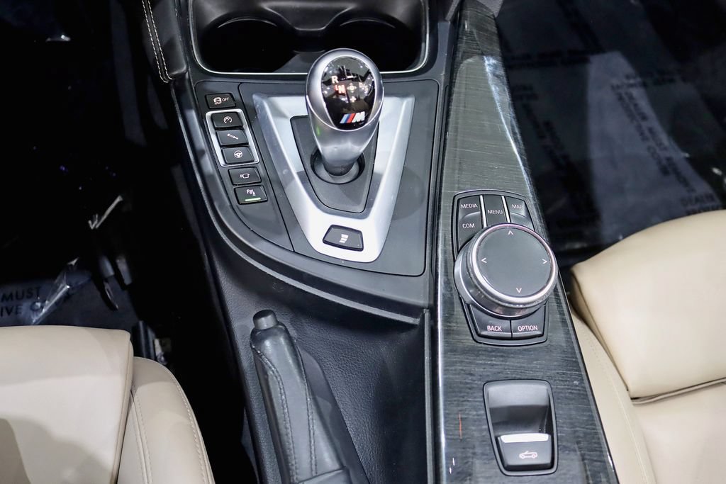 Used 2018 BMW M4 Convertible RWD image 28
