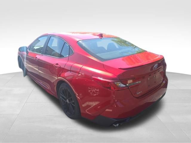 Used 2025 Toyota Camry SE FWD image 3