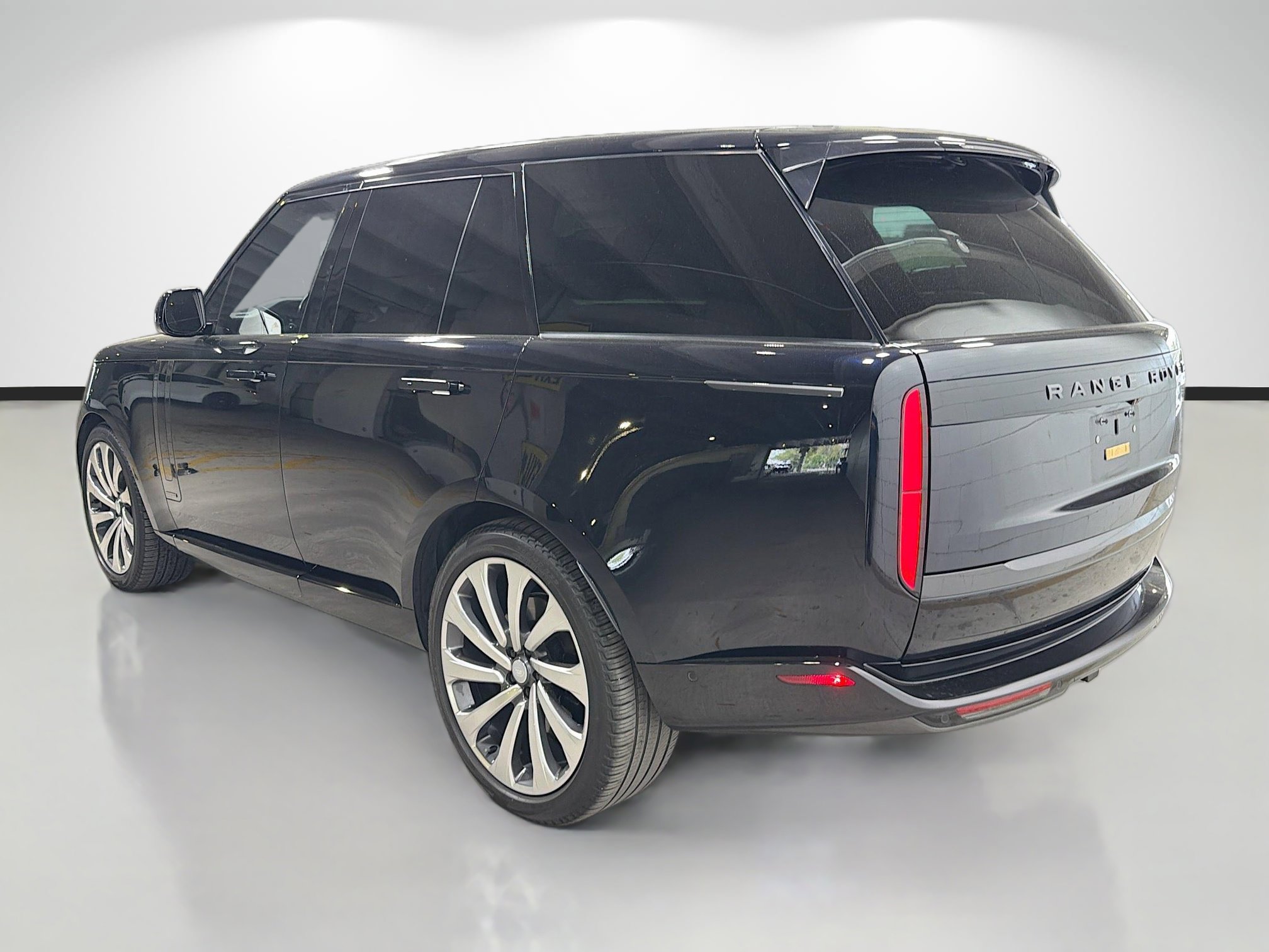 Used 2024 Land Rover Range Rover Autobiography image 3