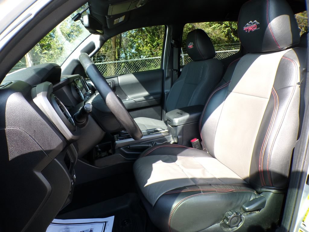 Used 2017 Toyota Tacoma TRD Sport w/ Tow Package RWD image 12