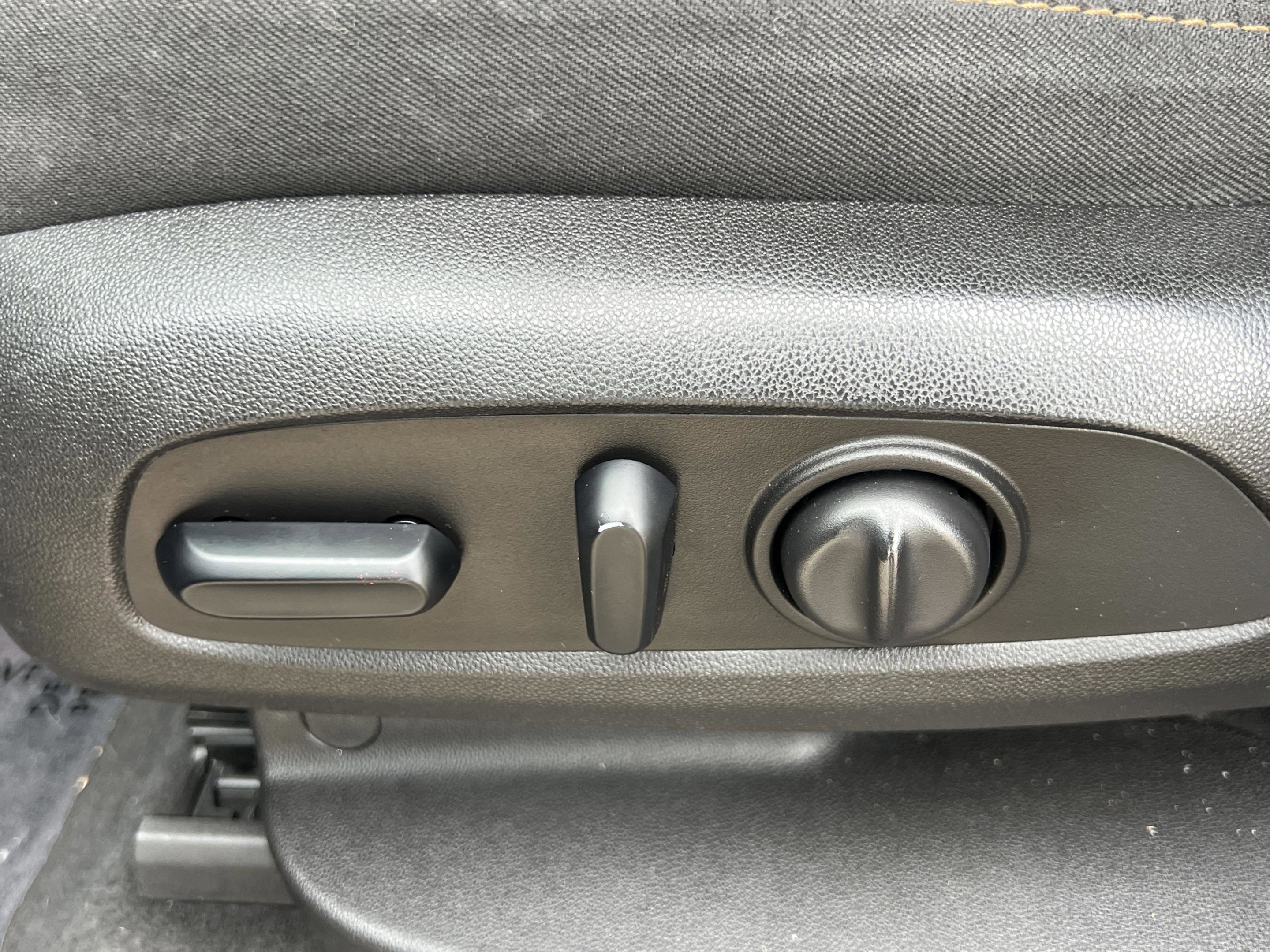 Used 2018 Chevrolet Traverse LT image 16