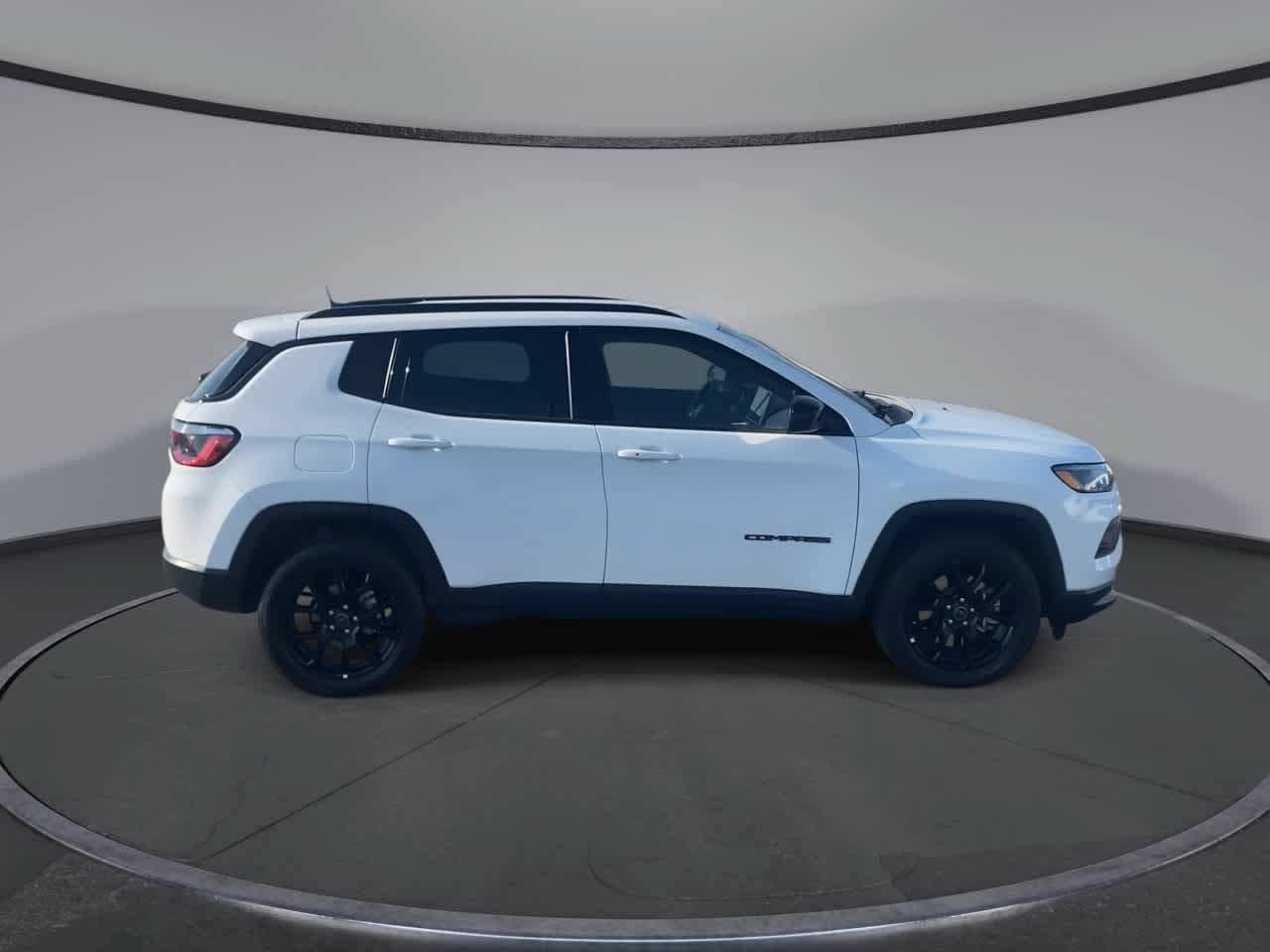 Used 2025 Jeep Compass Latitude w/ Convenience Group AWD/4WD image 9