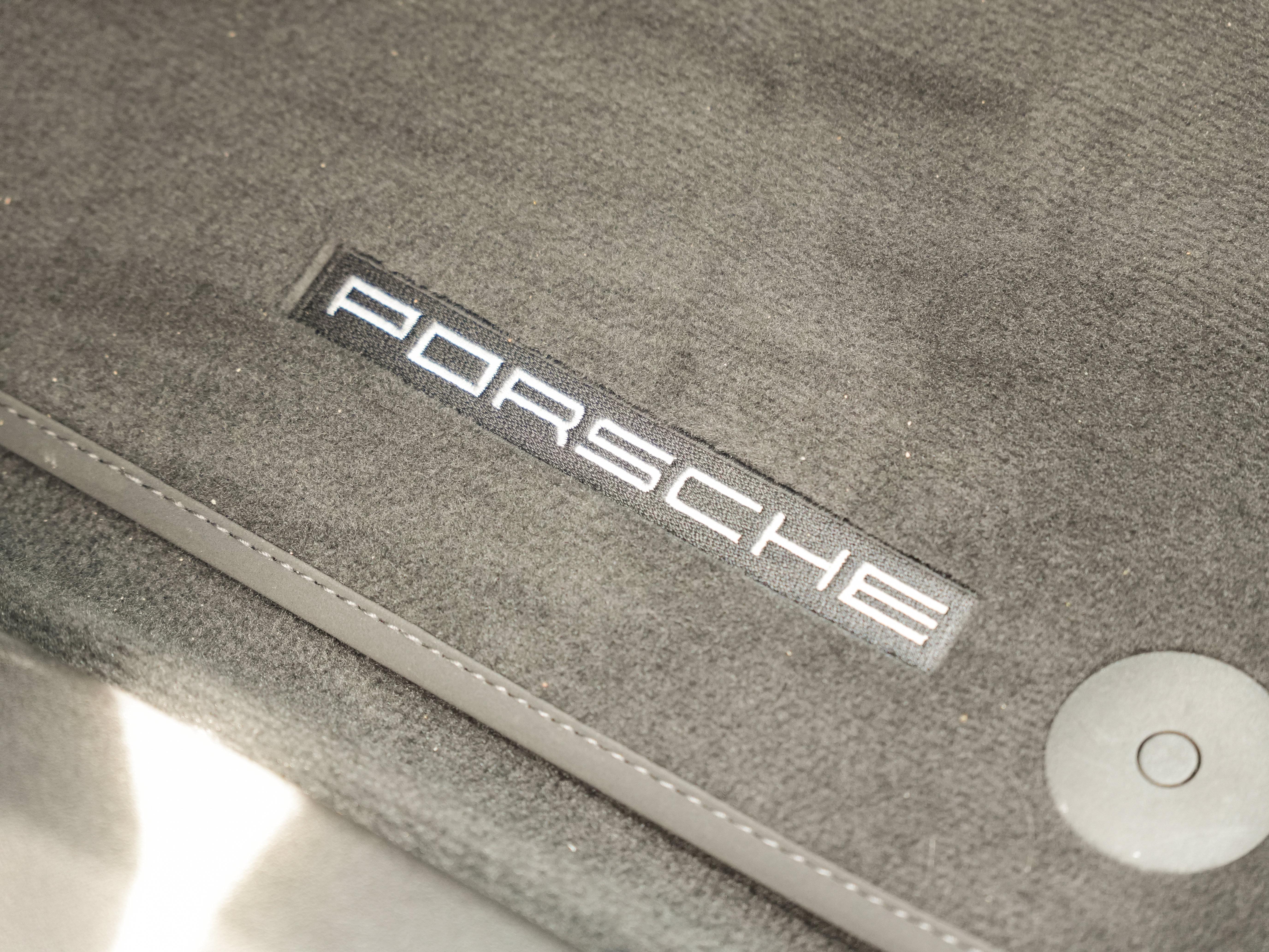 New 2026 Porsche Taycan 4S AWD/4WD image 24