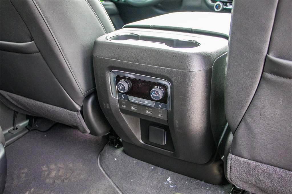 New 2026 Chevrolet Suburban Premier image 19