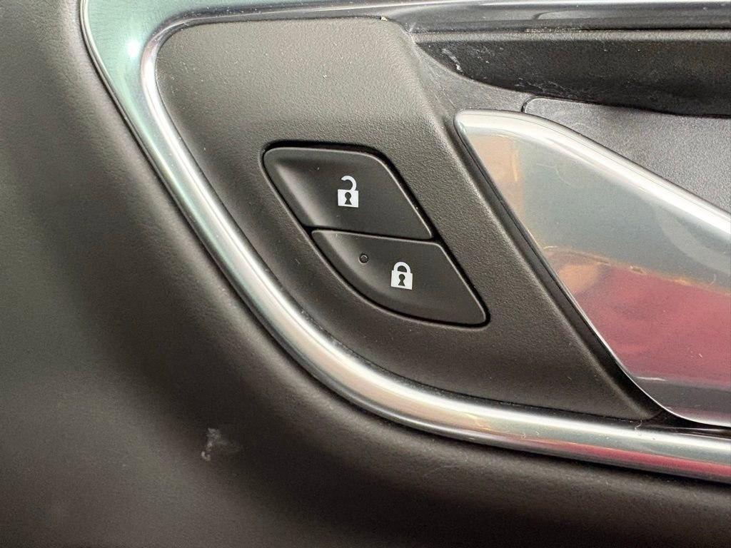 Used 2023 Chevrolet Suburban Premier image 41