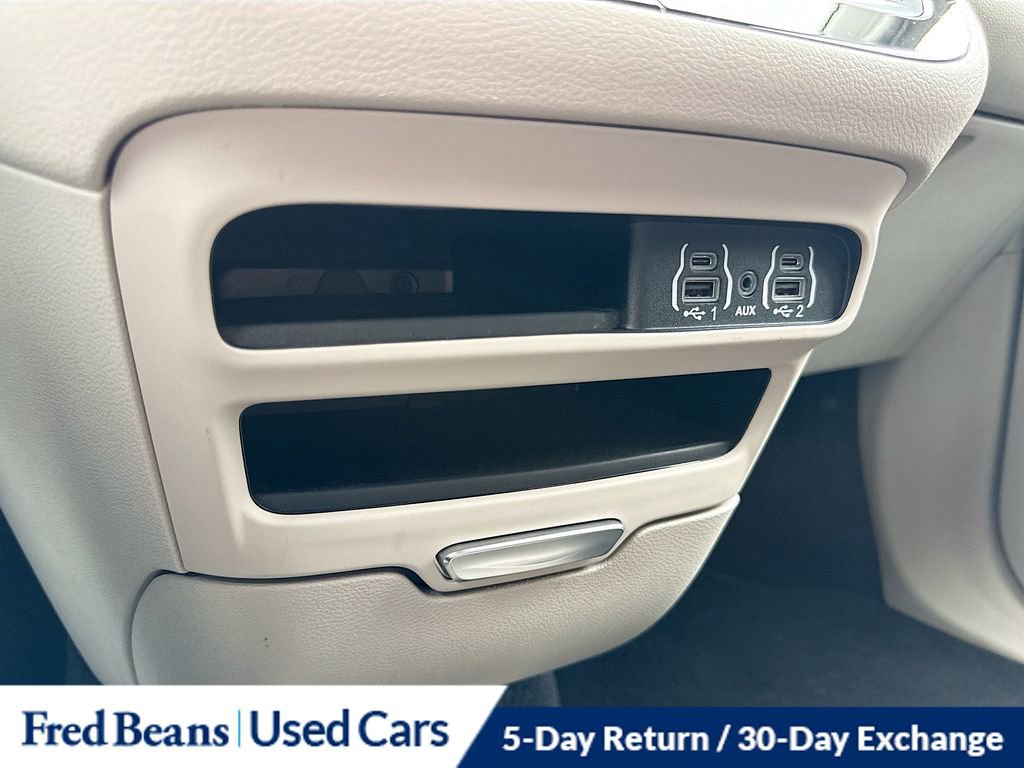 Used 2022 Chrysler Voyager LX image 32