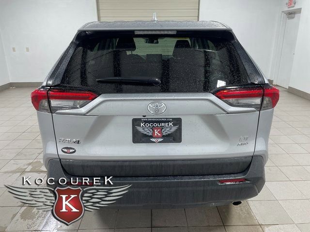 Used 2022 Toyota RAV4 LE AWD/4WD image 5