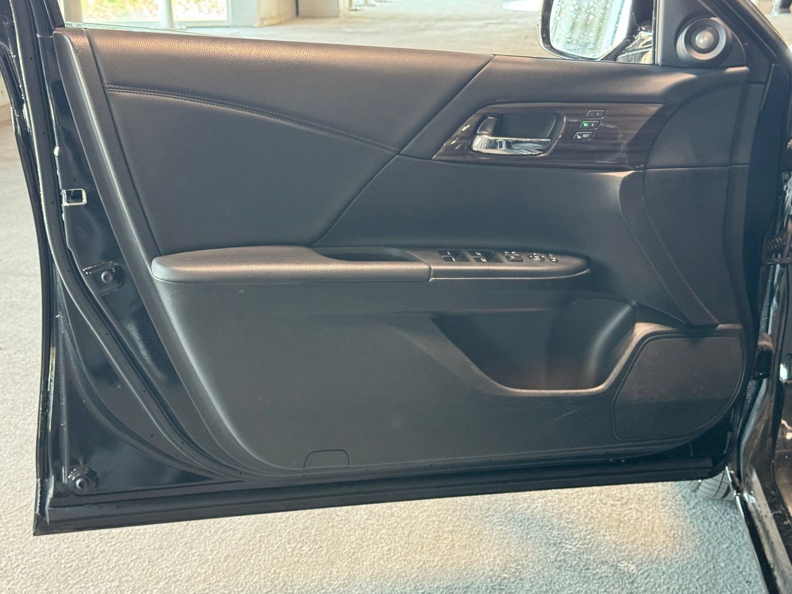 Used 2017 Honda Accord EX-L image 16