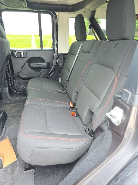 Used 2023 Jeep Wrangler Unlimited Rubicon w/ Cold Weather Group AWD/4WD image 6