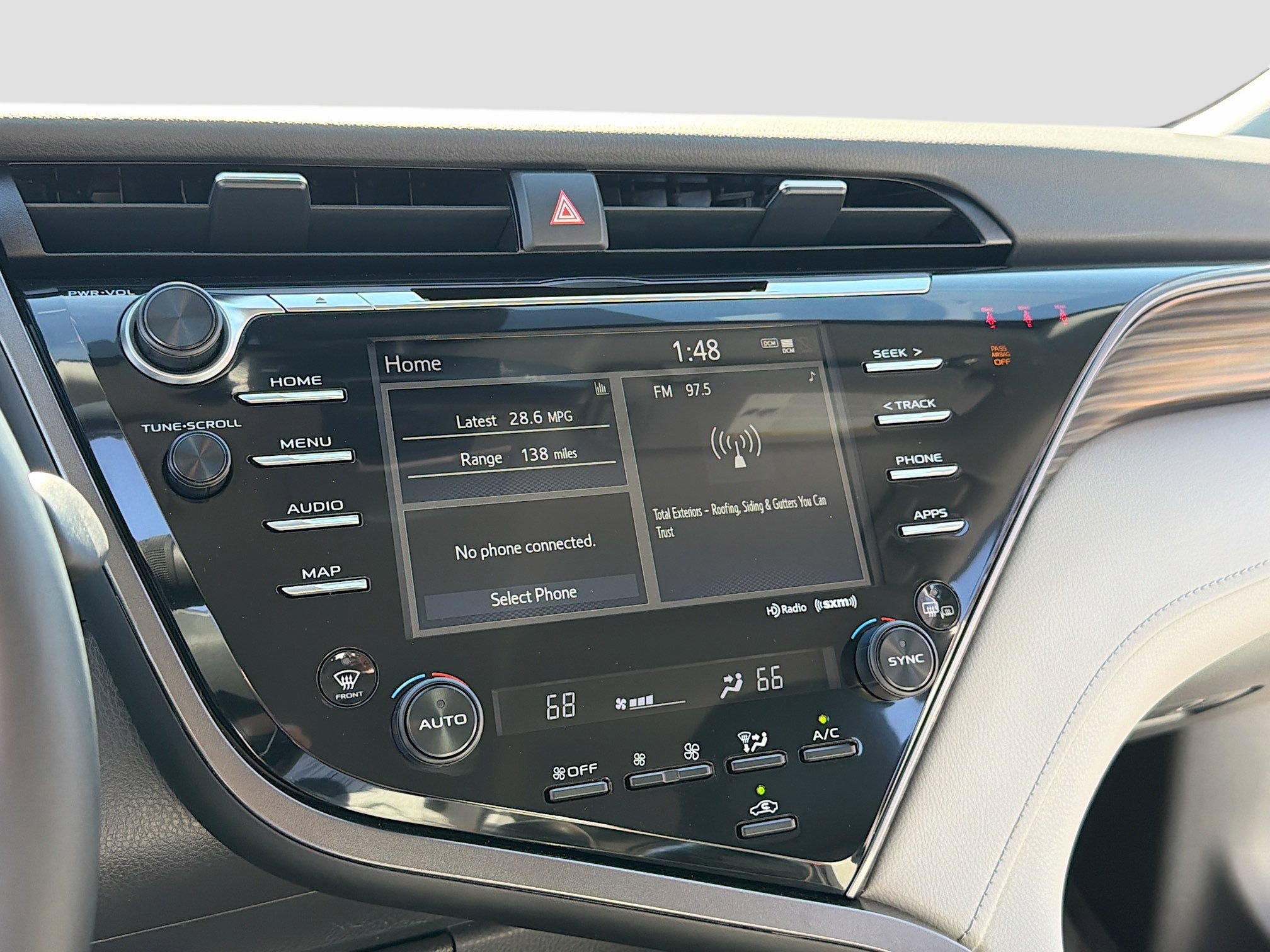 Used 2020 Toyota Camry XLE image 10