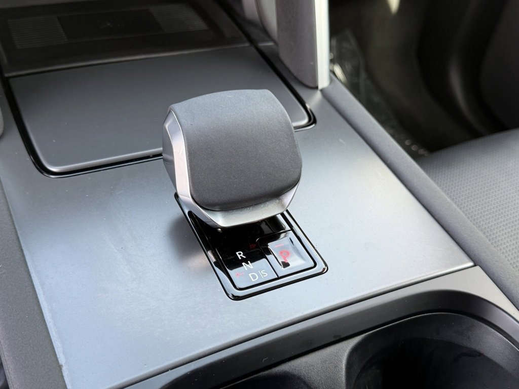 Used 2025 Land Rover Discovery Sport S image 23