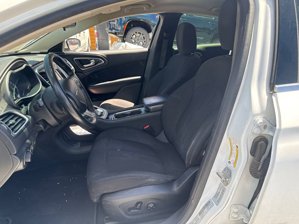 Used 2015 Chrysler 200 Limited w/ Convenience Group FWD image 9